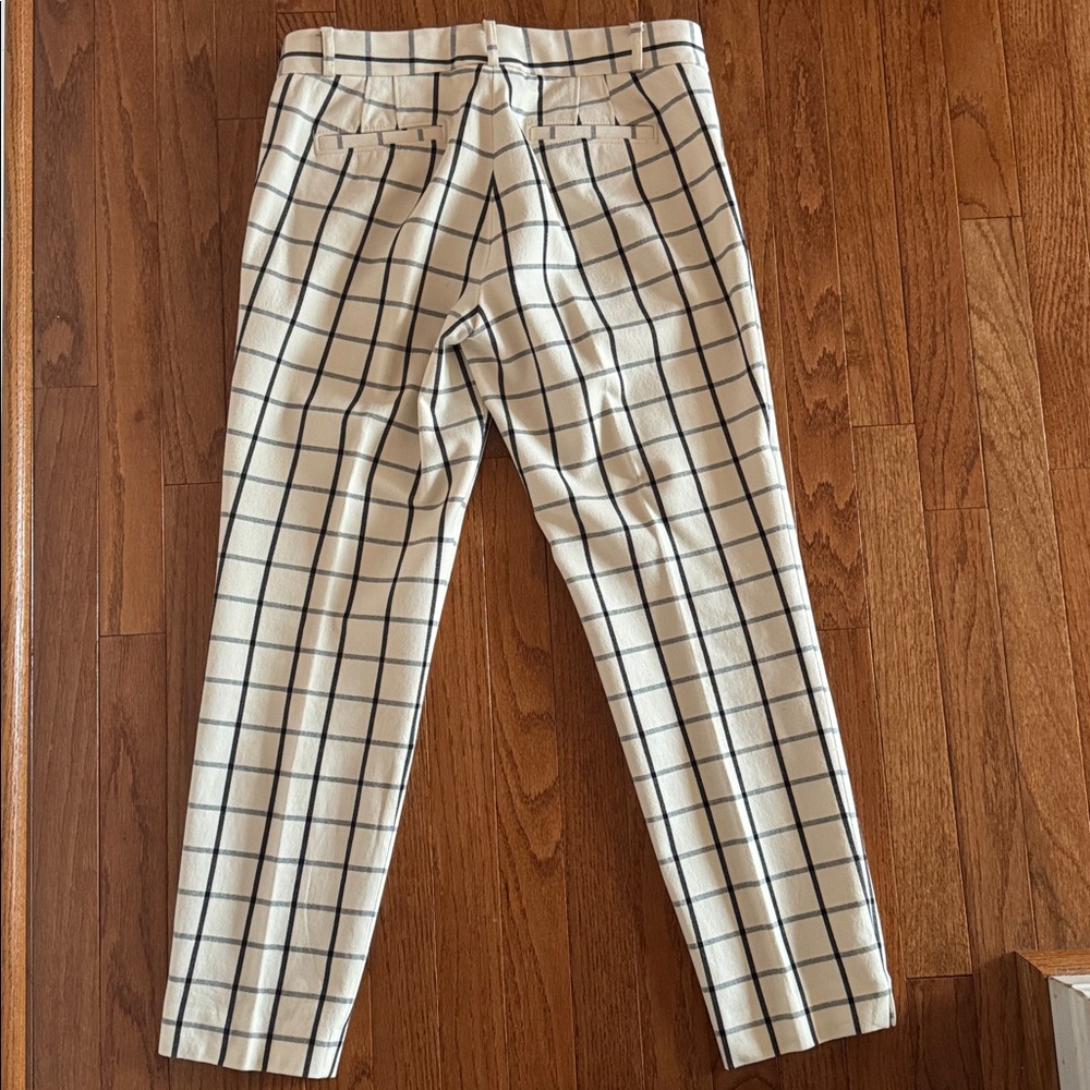 🎉Banana Republic🎉- Cream and Black Checkered Wonen’s Pants(Size 10) - Picture 2 of 3